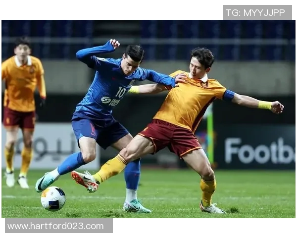 足球明星半脸合照男展现独特魅力与风采引发球迷热议